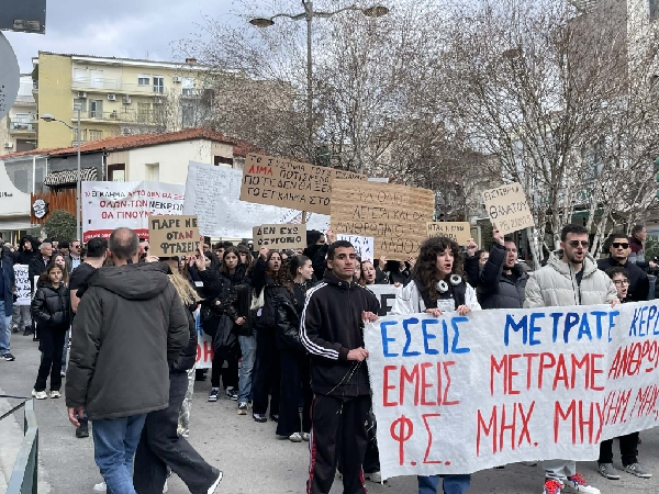 Πορεία στον ΟΣΕ Κοζάνης για το έγκλημα των Τεμπών