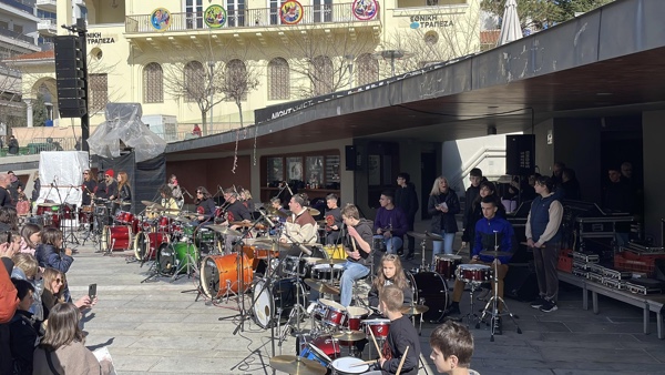 Οι “The Drum Maniacs” στην κεντρική πλατεία Κοζάνης