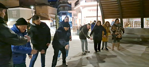 Mαθήματα Sourdamaras.. στην Πλατεία Λασσάνη