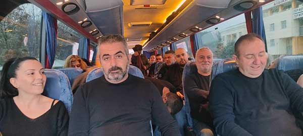 Με τρακτέρ και λεωφορεία η κάθοδος των αγροτών του μπλόκου της Σιάτιστας στην Αθήνα