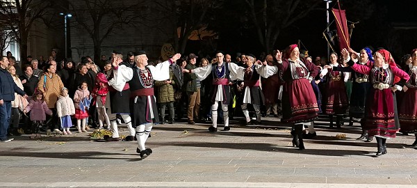 Χορευτικά και σύλλογοι του Δήμου Βοΐου στην πλατεία της Κοζάνης