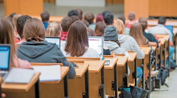 400.000 απόφοιτοι ΤΕΙ θα αποκτήσουν ισότιμα πτυχία με τα αντίστοιχα πανεπιστημιακά τμήματα