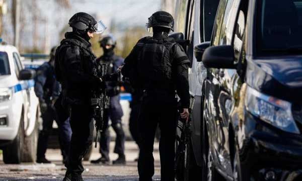 Μεγάλη αστυνομική επιχείρηση σε καταυλισμό Ρομά στην Πτολεμαΐδα – Συλλήψεις και εκτεταμένοι έλεγχοι