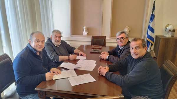 Υπογραφή σύμβασης για την κατασκευή γηπέδου ποδοσφαίρου 5×5 στην Τ.Κ. Αναρράχης
