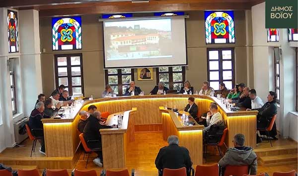 Η κατάθεση στεφάνων με φροντίδα των σχολικών μονάδων στο Βόιο και η δημόσια συγνώμη που δεν ήρθε