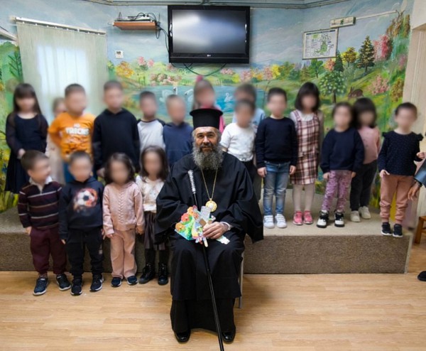 Επίσκεψη του Μητροπολίτη Ειρηναίου στο νηπιαγωγείο της ΔΕΗ στην Πτολεμαΐδα