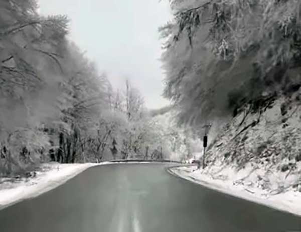 Με ένα λεπτό πέπλο χιονιού το απόγευμα της 18ης του Μάρτη στη Φλώρινα