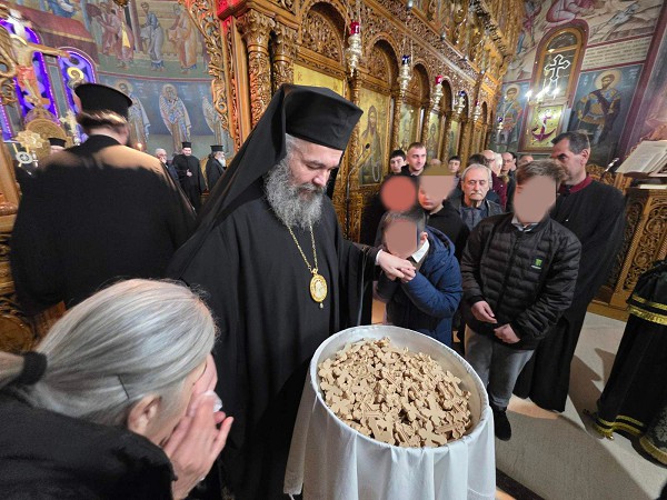 Πλήθος πιστών στον Δ΄ Κατανυκτικό Εσπερινό της Ιεράς Μητροπόλεως Φλωρίνης, Πρεσπών και Εορδαίας