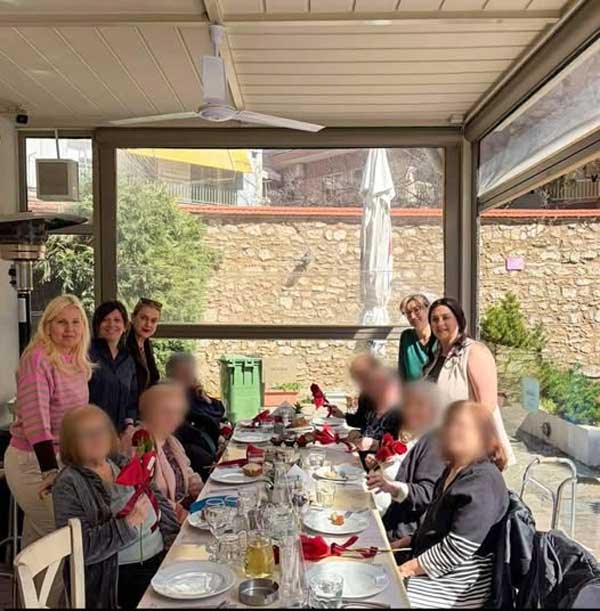 Οι φιλοξενούμενες κυρίες του Ψυχογηριατρικού Τμήματος του Θεραπευτηρίου Ν. Σπινάρη γιόρτασαν την Ημέρα της Γυναίκας
