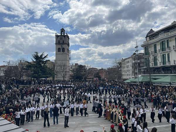 Κοζάνη: Παραδοσιακοί χοροί από μαθητές Δευτεροβάθμιας Εκπαίδευσης για τον εορτασμό της 25ης Μαρτίου