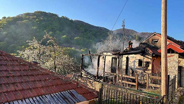 Το Τμήμα Πολιτικής Προστασίας δήμου Φλώρινας για την κατάσβεση φωτιάς σε μονοκατοικία στη Δροσοπηγή