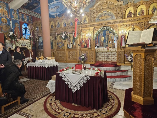 Υποδοχή λειψάνων των Αγίων Ραφαήλ, Νικολάου και Ειρήνης στον Ιερό ΝαόςΑγίων Ραφαήλ, Νικολάου και Ειρήνης Νέας Καστανιάς