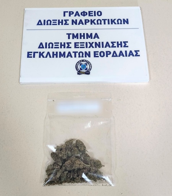 Συνελήφθη από αστυνομικούς του Τμήματος Δίωξης και Εξιχνίασης Εγκλημάτων Εορδαίας, 49χρονος για κατοχή ναρκωτικών ουσιών, σε περιοχή της Πτολεμαΐδας
