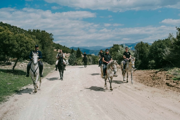 Μεγάλη Τετάρτη οι καβαλάρηδες της Αιανής επιστρέφουν τα λείψανα του Αγίου Νικάνορα στο μοναστήρι της Ζάβορδας (Φωτογραφίες)