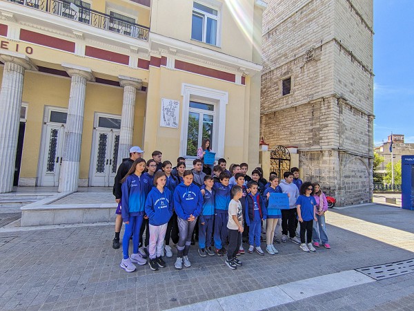 Διαμαρτυρία αθλητών της Κολυμβητικής Ένωσης Κοζάνης στο δημαρχείο