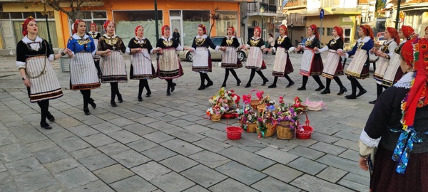 Με χρώματα, τραγούδια και έντονο άρωμα Άνοιξης γέμισαν οι γειτονιές στον Κρόκο Κοζάνης  το Σάββατο του Λαζάρου