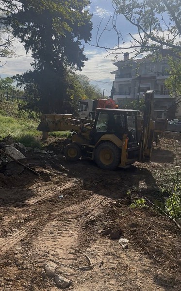 Συνεχίζονται οι εργασίες καθαρισμού και εξωραϊσμού στην περιοχή του ΟΣΕ