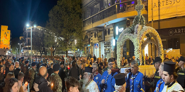 Πλήθος πιστών στην περιφορά του Επιταφίου στον Ι.Ν. Αγίου Νικολάου Κοζάνης