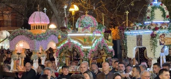 Συνάντηση Επιταφίων των έξι ενοριών της πόλης στην κεντρική πλατεία της Πτολεμαΐδας
