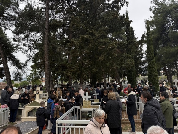 Το ταφικό έθιμο αναβίωσε για άλλη μια χρονιά στο Πρωτοχώρι Κοζάνης