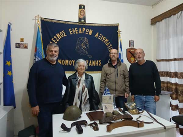 Συγκινητική δωρεά ιστορικών κειμηλίων στον Σύνδεσμο Εφέδρων Αξιωματικών Ν. Κοζάνης από την κα Αλεξάνδρα Τζήμκα