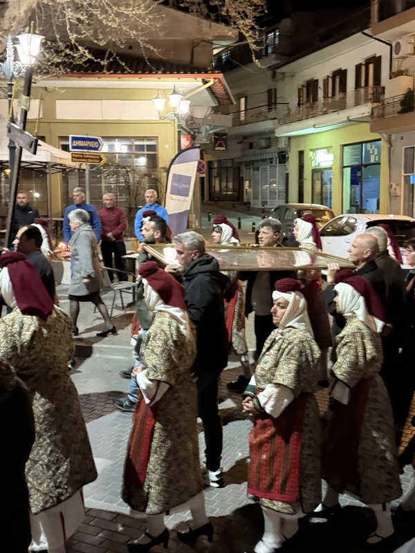 Η περιφορά του Επιταφίου στο Βελβεντό