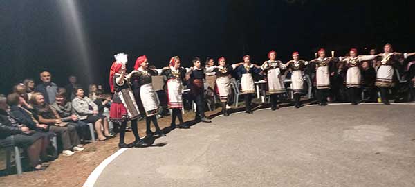 Εσπερινός και χορευτικά παραμονή Αγίων Κωνσταντίνου & Ελένης στον Κρόκο