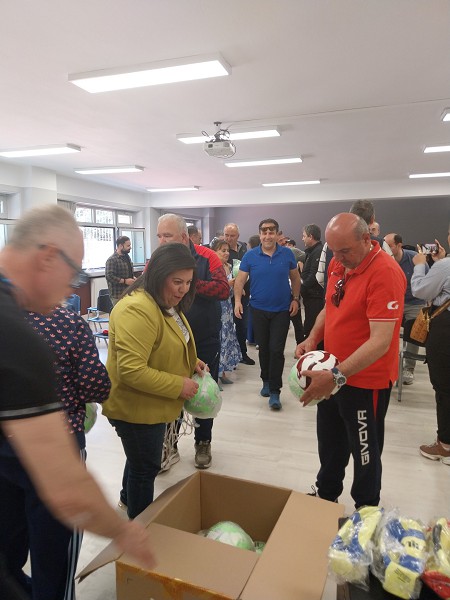 Ξεκίνησε η διανομή αθλητικού εξοπλισμού στις σχολικές μονάδες της Π.Ε. Κοζάνης-Πρώτη παράδοση στο Δημόσιο Ωνάσειο ΓΕΛ Κοζάνης