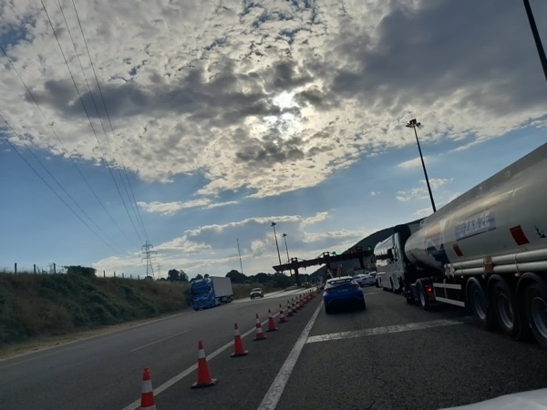 Αρκετή κίνηση στα διόδια Πολυμύλου στο ρεύμα προς Κοζάνη