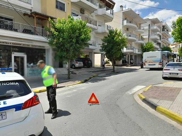 Κλειστή η Φιλίππου στο ύψος του Ιπποκράτη – Έμεινε φορτηγό