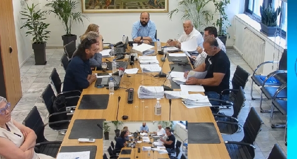 Έκλεισαν τα μικρόφωνα στην περιφερειακή επιτροπή μετά από «χαζές ερωτήσεις» 