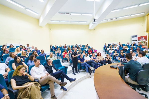 Με μεγάλη συμμετοχή πραγματοποιήθηκε το σεμινάριο «AI Εργαλεία για το Σύγχρονο Εμπόριο»