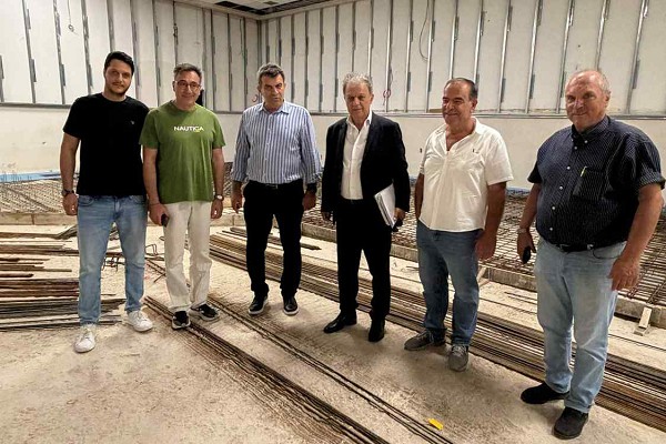 Αυτοψία του Περιφερειάρχη κ. Αμανατίδη στις εργασίες αναβάθμισης της αίθουσας πολλαπλών χρήσεων της Π.Ε. Καστοριάς
