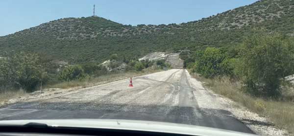 Ο Δήμος Σερβίων με δικούς του πόρους ασφαλτόστρωσε επικίνδυνο σημείο κοντά στο λατομείο των Ιμέρων