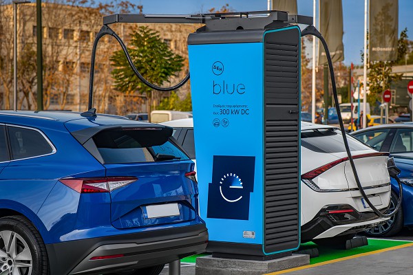 Πέντε χρόνια ΔΕΗ blue-Το μεγαλύτερο δίκτυο δημόσιας φόρτισης στην Ελλάδα που επεκτείνεται δυναμικά στη Νοτιοανατολική Ευρώπη