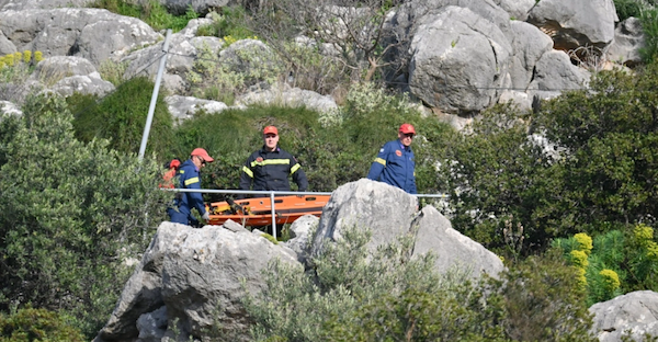 Επιχείρηση διάσωσης 78χρονου που έπεσε σε γκρεμό στην Καστοριά