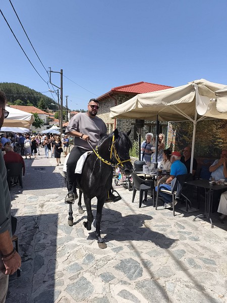 Αναβίωσε το έθιμο των Καβαλάρηδων στη Βλάστη