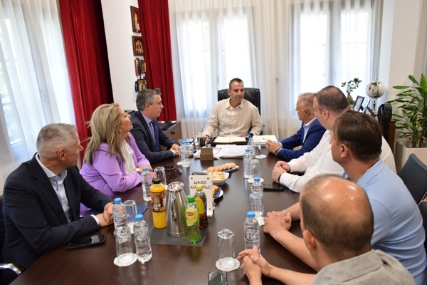 Επίσκεψη κυβερνητικού κλιμακίου στον Δήμαρχο Καστοριάς Γιάννη Κορεντσίδη – Στο επίκεντρο τα έργα και οι αναπτυξιακές παρεμβάσεις