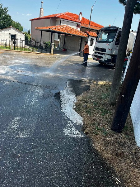 Εργασίες καθαριότητας και συντήρησης κοινόχρηστων χώρων στην Κοινότητα Αγίας Παρασκευής