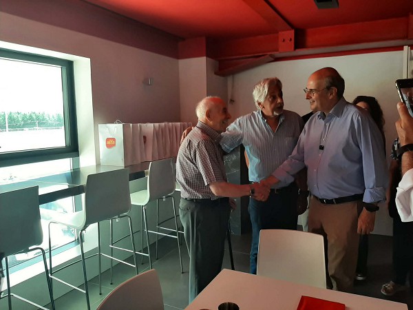 Θανάσης Κουκουτάρης σε Κωστή Χατζηδάκη: “Τελείωσα την τρίτη δημοτικού”