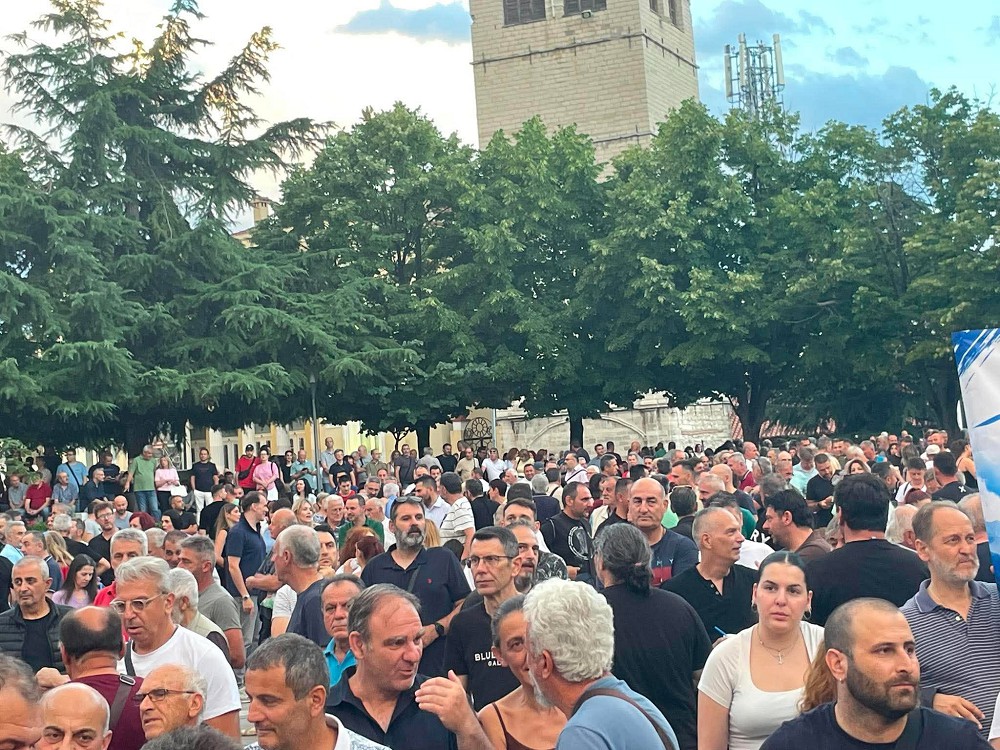Ξεκίνησε το συλλαλητήριο στην κεντρική πλατεία Κοζάνης