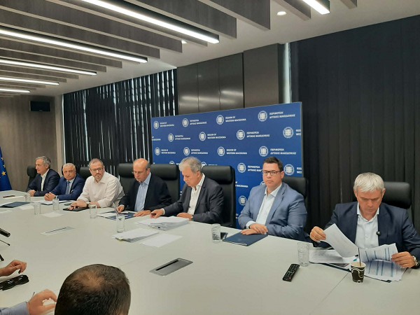 Νέο πρόγραμμα 50 εκ για 10.000 νοικοκυριά για αντλίες θερμότητας, θερμοσίφωνες και φωτοβολταϊκά στις στέγες μαζί με μπαταρία