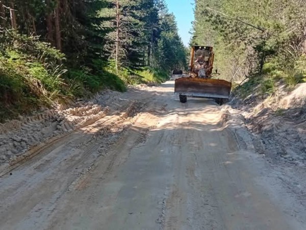 Η τακτική συντήρηση δασικών δρόμων στα όρια της Κοινότητας Καταφυγίου από το Δασαρχείο Κοζάνης
