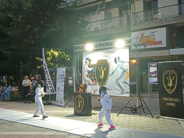 «Ο Αθλητισμός ως Γέφυρα Ισότητας»: Με επιτυχία πραγματοποιήθηκε η ανοιχτή προπόνηση ξιφασκίας στην πλατεία Γ. Μόδη