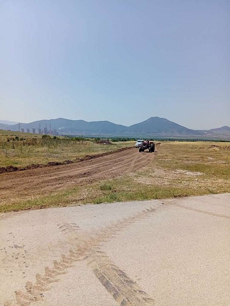 Συνεχίζονται οι εργασίες επιδιόρθωσης και συντήρησης των αγροτικών δρόμων στον κάμπο της Ακρινής