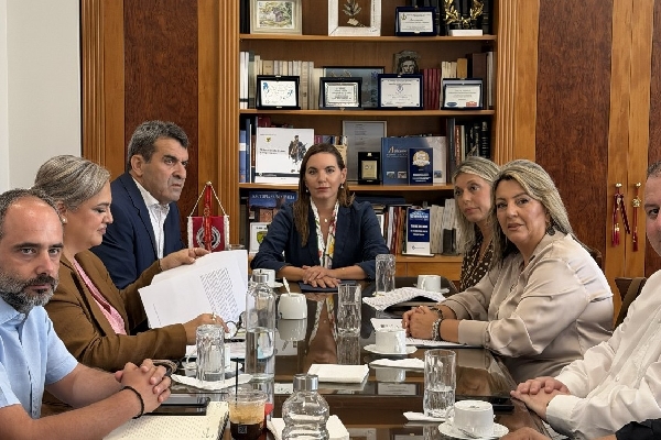 Στο γραφείο του Αντιπεριφερειάρχη κ. Σαββόπουλου η Υπουργός Τουρισμού κα Κεφαλογιάννη και η Υφυπουργός κα Καραμανλή – Συνάντηση με τους τοπικούς φορείς