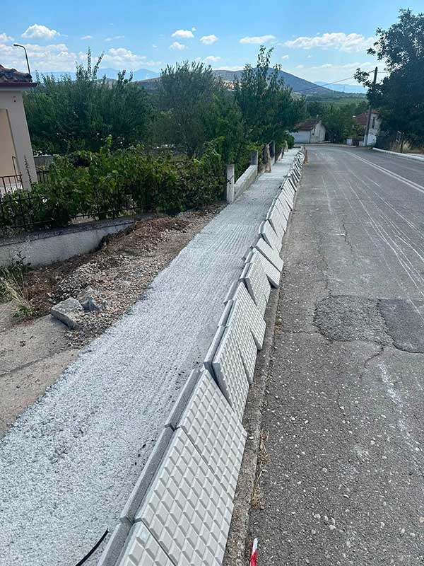 Εργασίες πεζοδρόμησης στις Κοινότητες Πτελέας και Οινόης