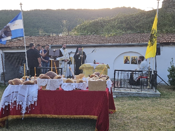 Μέγας Πανηγυρικός Εσπερινός στην Ιερά Σταυροπηγιακή Μονή Αγίου Αντωνίου Σιάπκας
