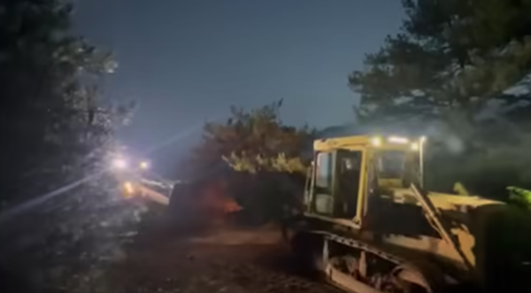 Σε ύφεση οι πυρκαγιές που ξέσπασαν πλησίον των οικισμών Περιβολίου, Μικρολίβαδου, Σμίξης και Δοτσικού