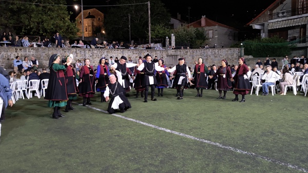 Το χορευτικό των Γρεβενιωτών Κοζάνης στην Κλεισούρα Καστοριάς